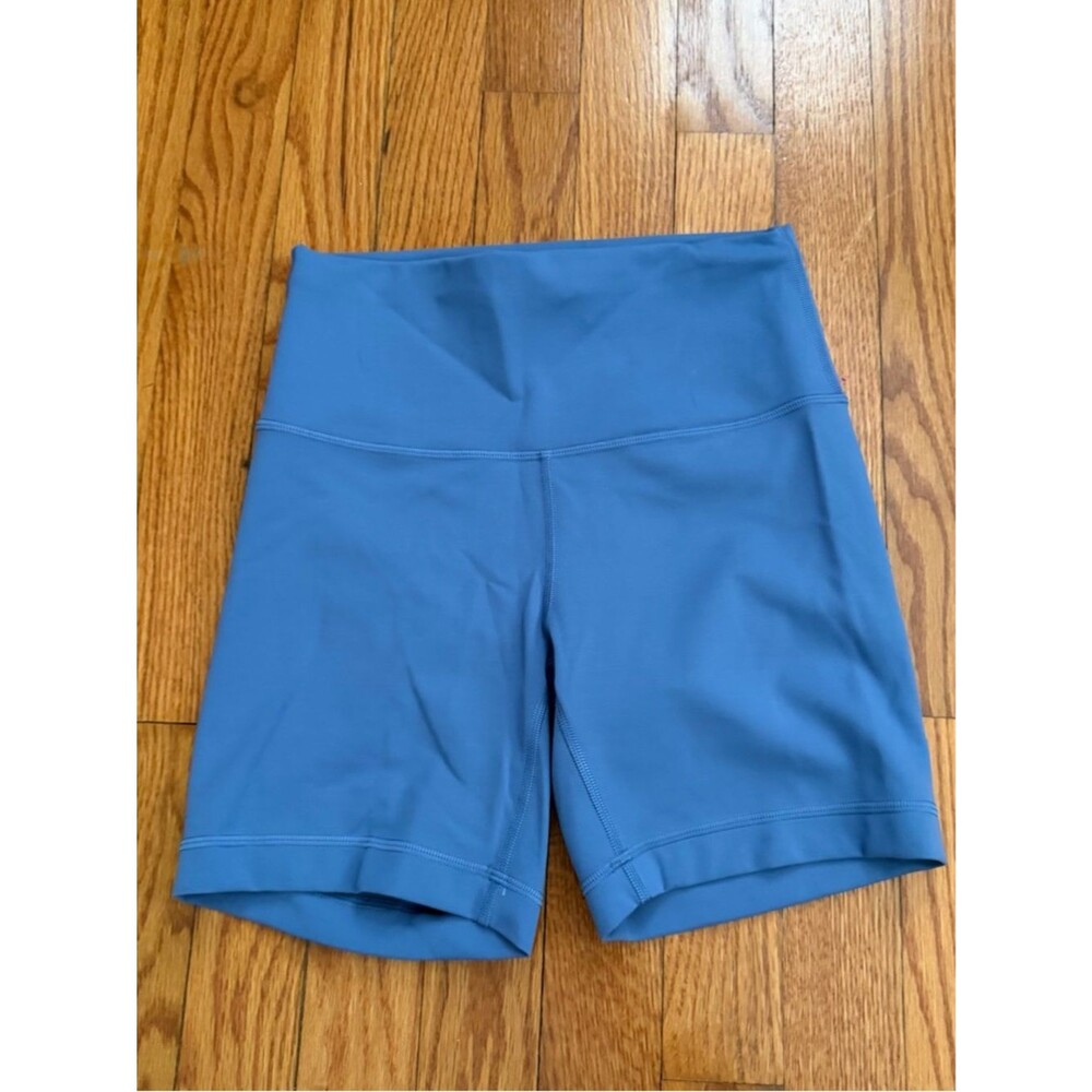 Lululemon Wunder Train 6" Shorts in Oasis Blue size 6